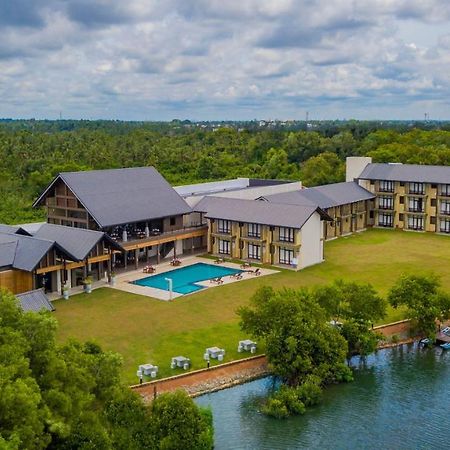 Amora Lagoon Hotel Katunayaka Exterior foto