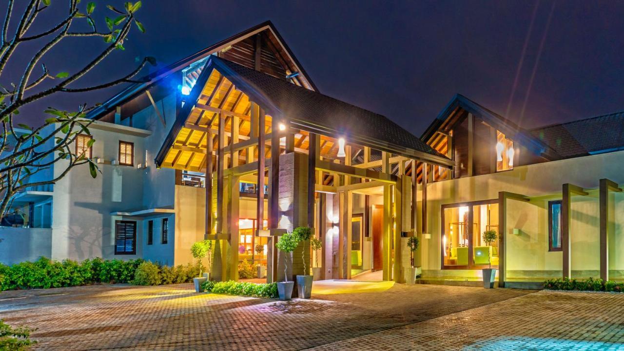 Amora Lagoon Hotel Katunayaka Exterior foto
