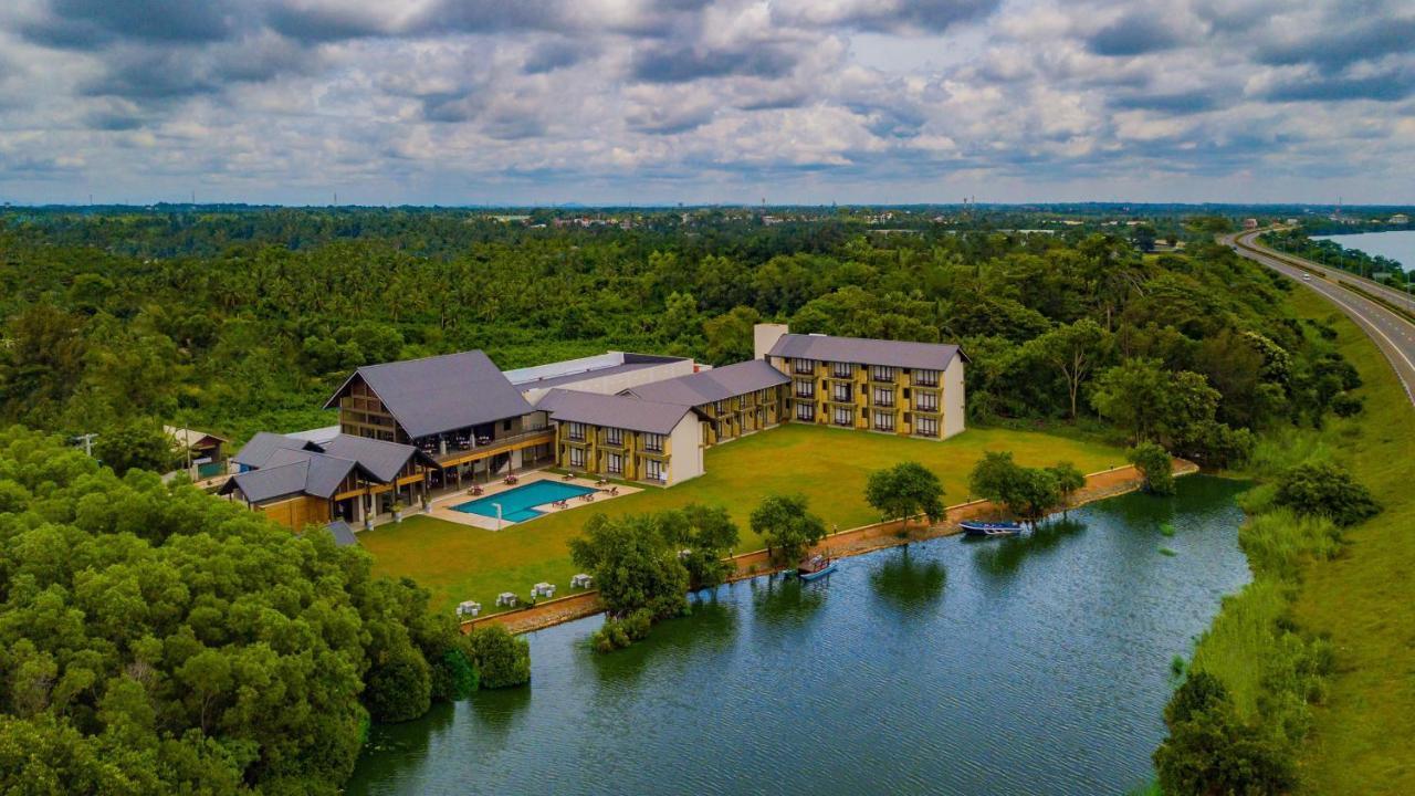 Amora Lagoon Hotel Katunayaka Exterior foto