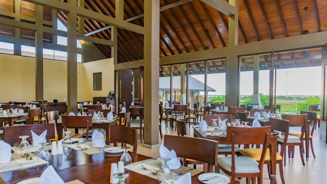 Amora Lagoon Hotel Katunayaka Exterior foto