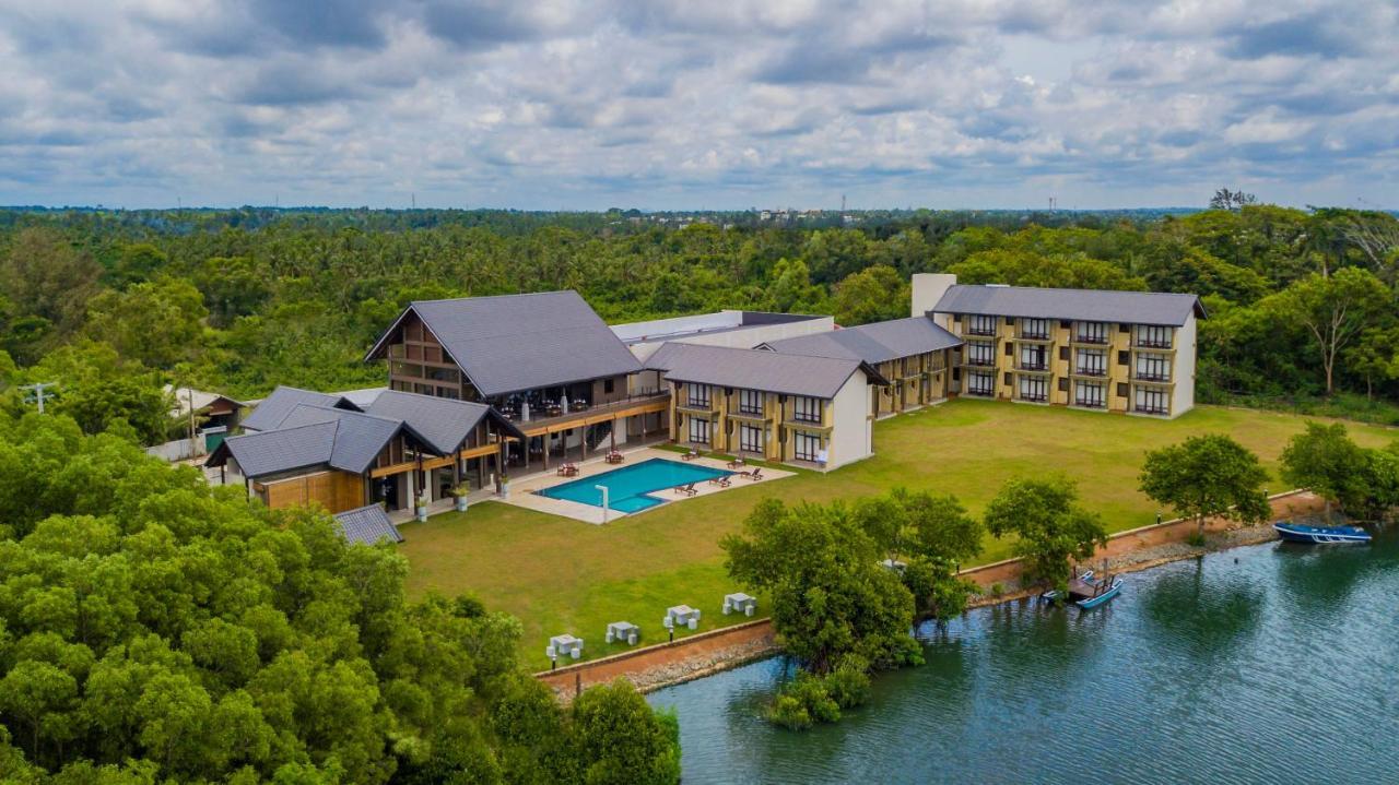 Amora Lagoon Hotel Katunayaka Exterior foto