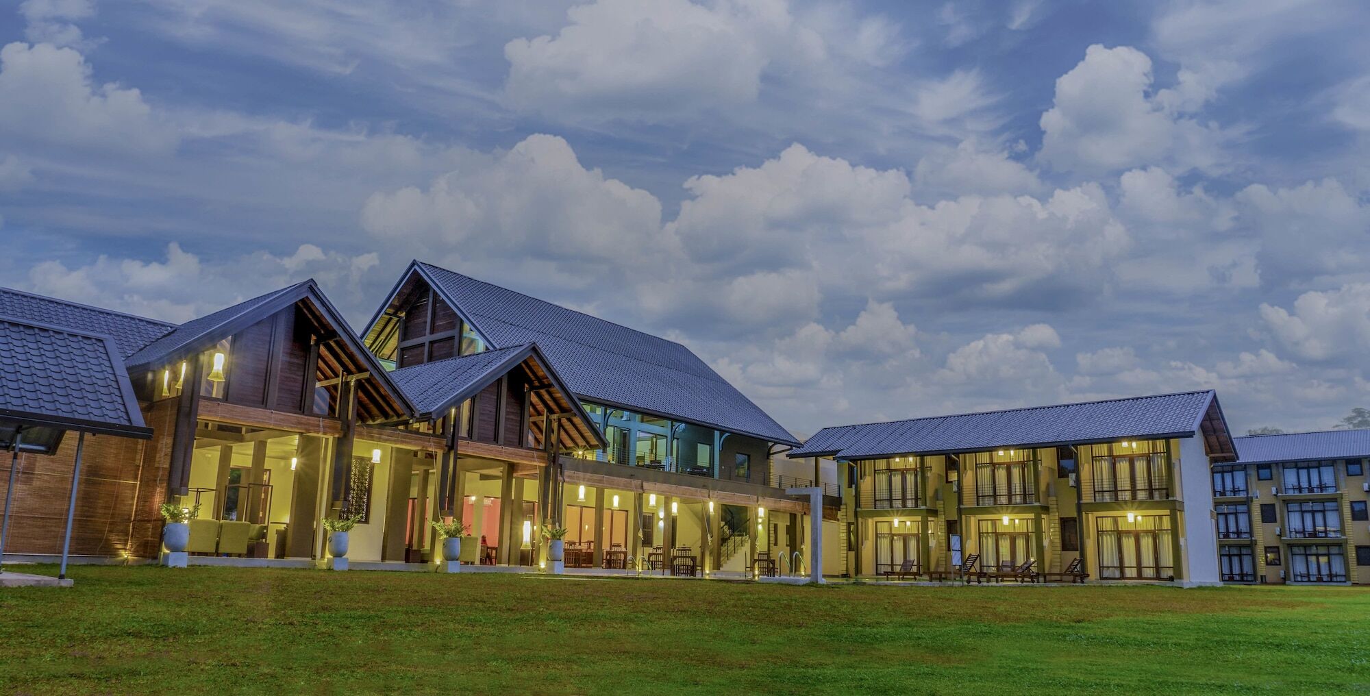 Amora Lagoon Hotel Katunayaka Exterior foto