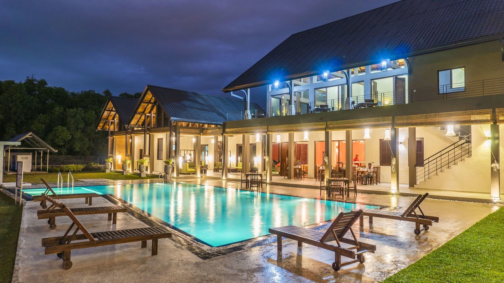 Amora Lagoon Hotel Katunayaka Exterior foto